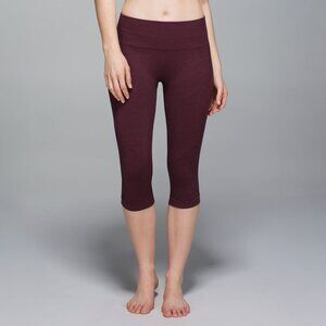 LULULEMON IN THE FLOW CROPS IN HEATHERED BORDEAUX DRAMA SIZE 4